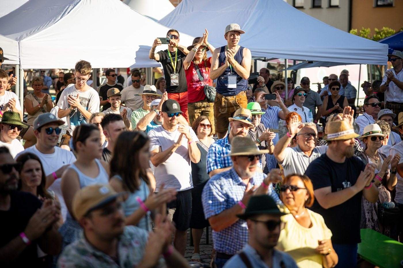 Publikum am Nachmittag beim Rhön Harmonika Festival